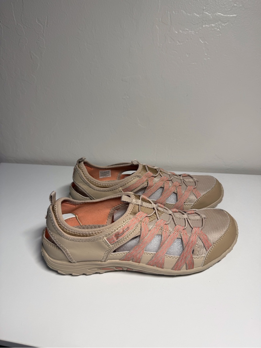 Sketchers Women’s Slip On Relaxed Fit Size 8.5